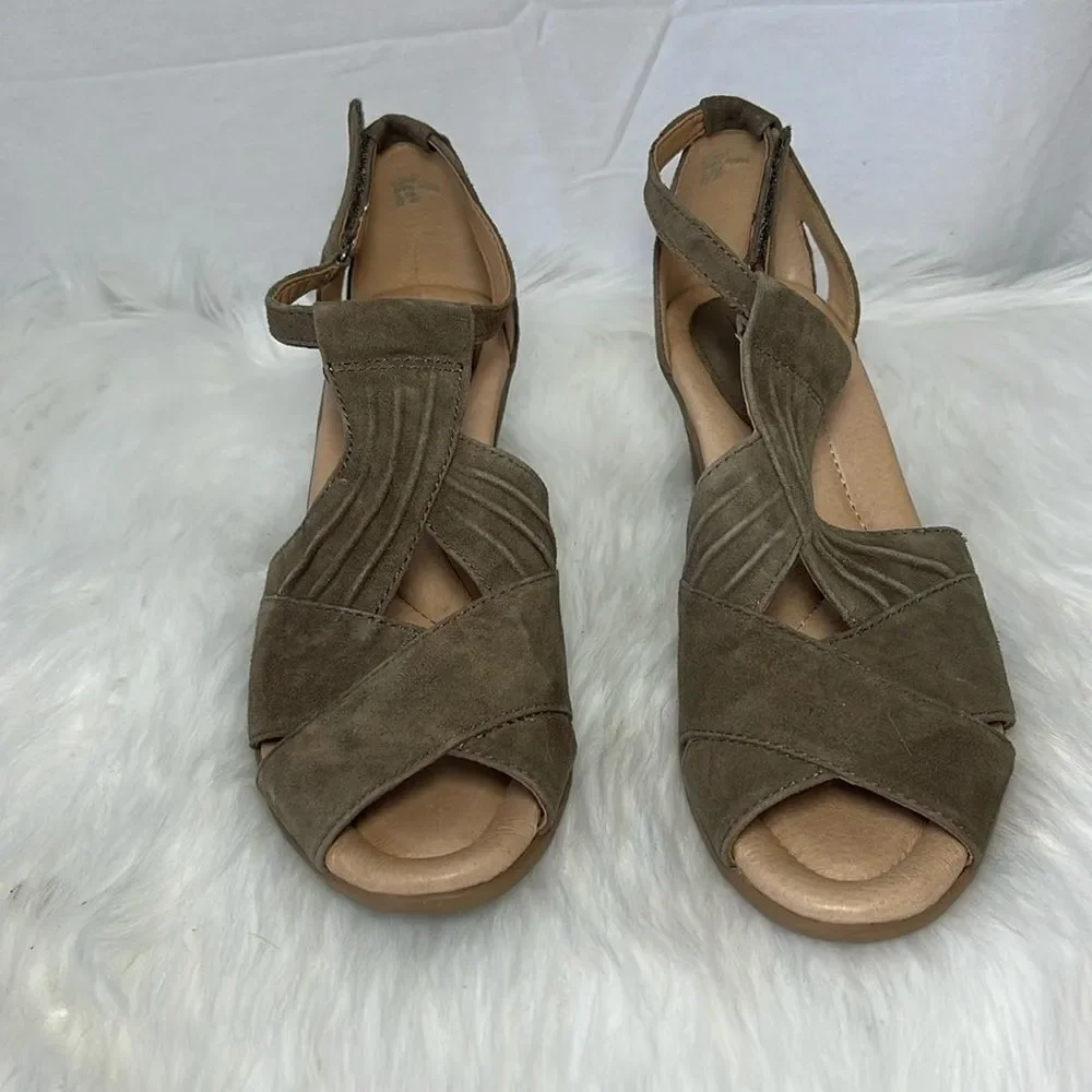 Earth Curvet Khaki Suede Wedge Sandals Sz‎ 8.5